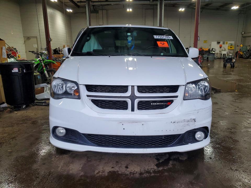 77557105 :رقم المزاد ، 2C4RDGEG5JR335384 vin ، 2018 Dodge Grand Caravan مزاد بيع