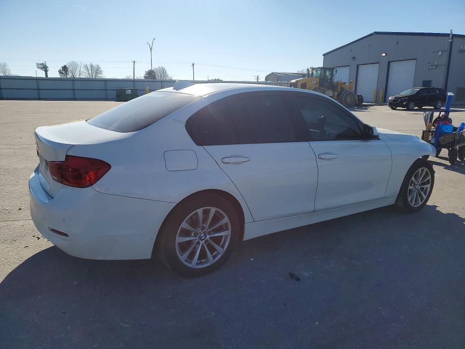 77940975 :رقم المزاد ، WBA8A3C50GK690322 vin ، 2016 Bmw 320 مزاد بيع
