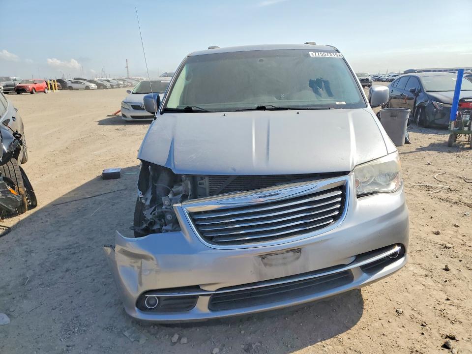 2015 Chrysler Town & Country მანქანა იყიდება აუქციონზე, vin: 2C4RC1BGXFR595615, აუქციონის ნომერი: 77557315