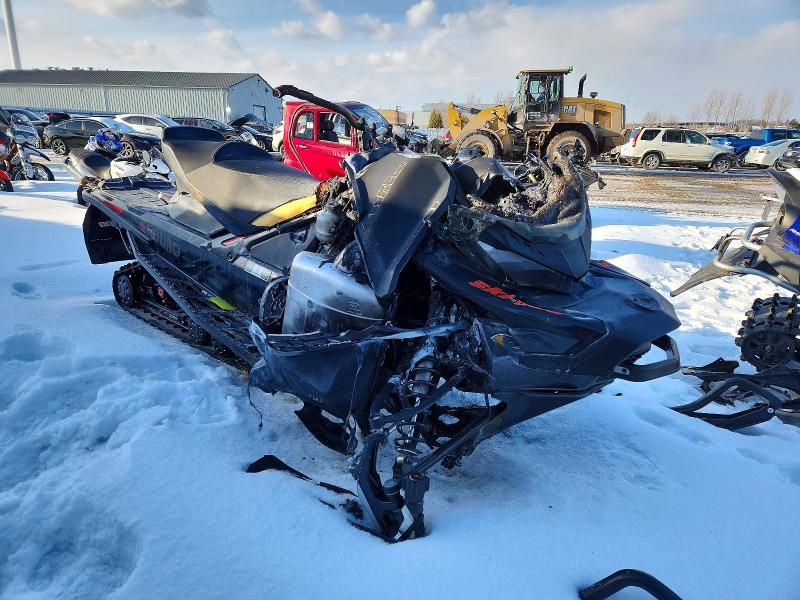 77209685 :رقم المزاد ، 2BPSURKA4KV000090 vin ، 2019 Ski-doo Snowmobile مزاد بيع