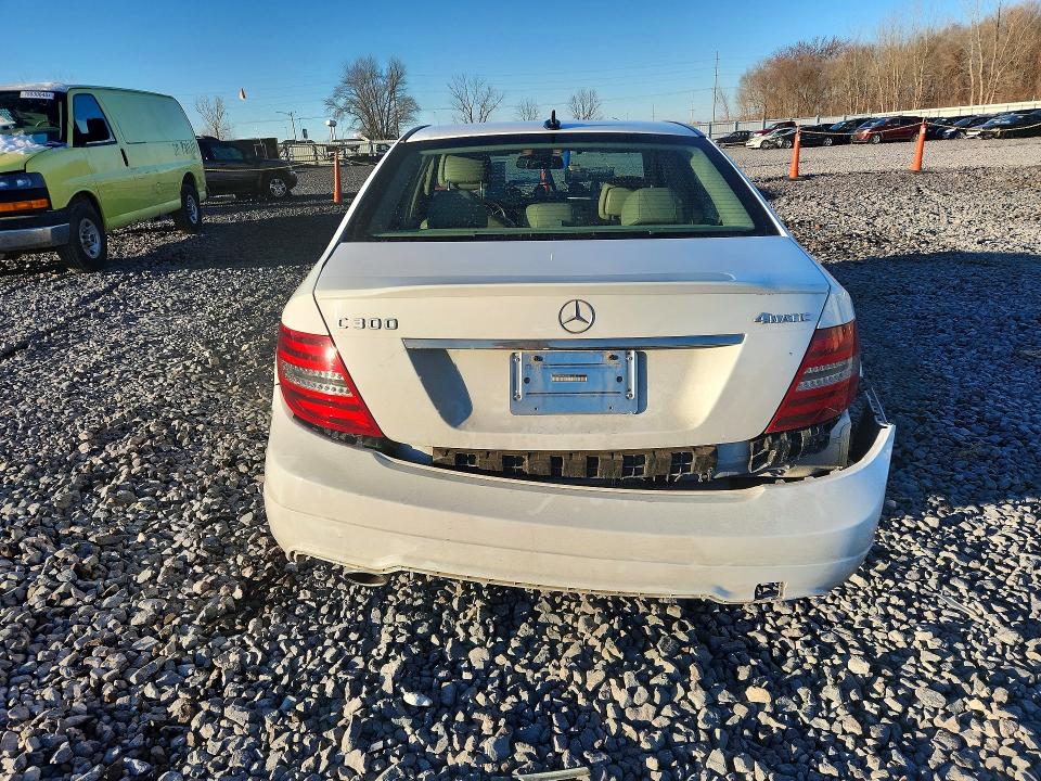 2014 Mercedes-benz C მანქანა იყიდება აუქციონზე, vin: WDDGF8AB2EA913135, აუქციონის ნომერი: 78808615