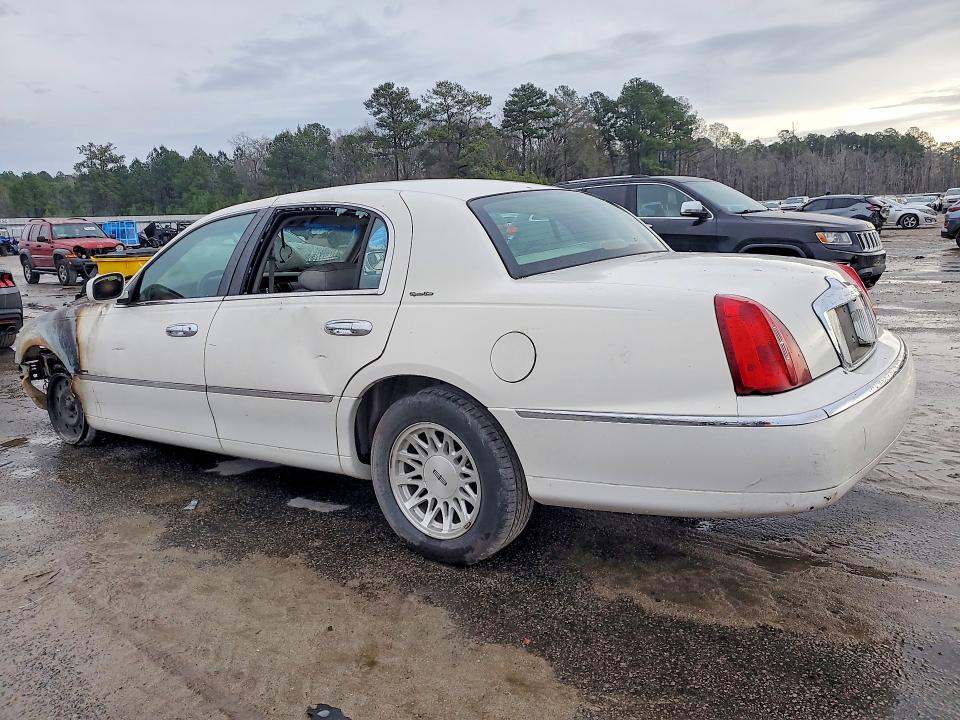 61321616 :رقم المزاد ، 1LNHM82W7XY614042 vin ، 1999 Lincoln Town Car مزاد بيع