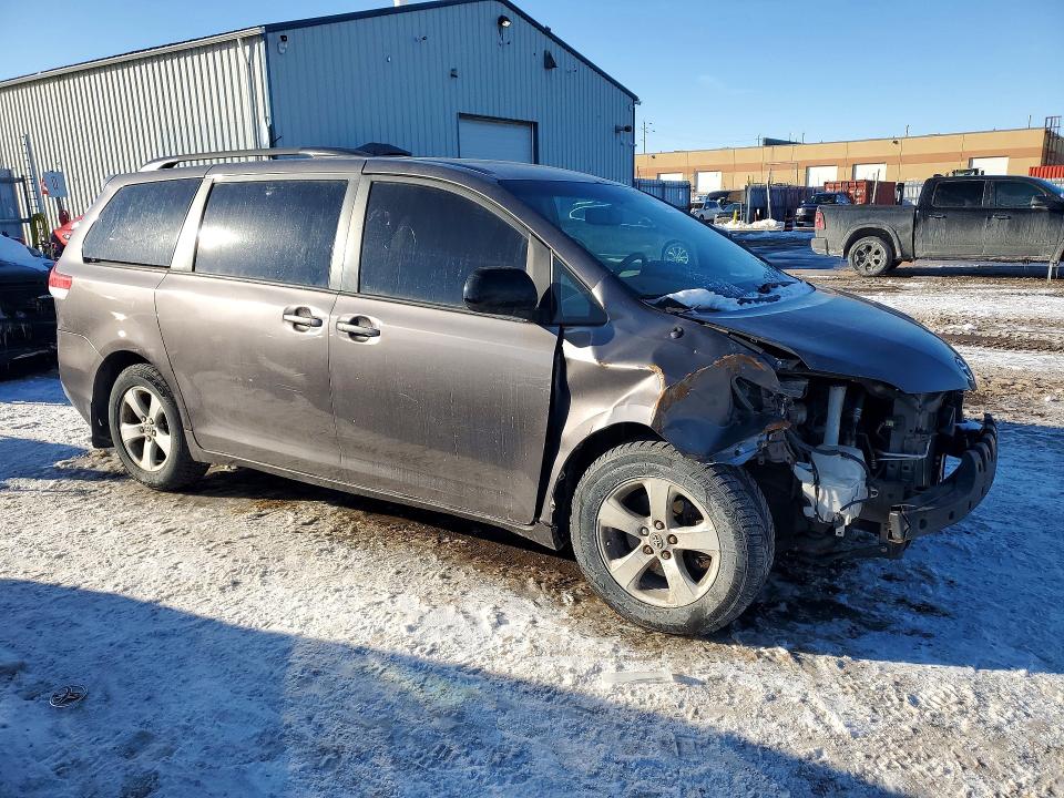 Продажа на аукционе авто 2014 Toyota Sienna, vin: 5TDKK3DC4ES453907, номер лота: 74454535