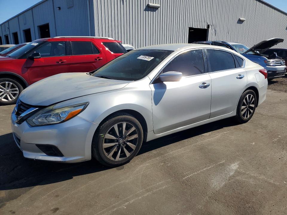 2017 Nissan Altima მანქანა იყიდება აუქციონზე, vin: 1N4AL3AP2HC167257, აუქციონის ნომერი: 77359755