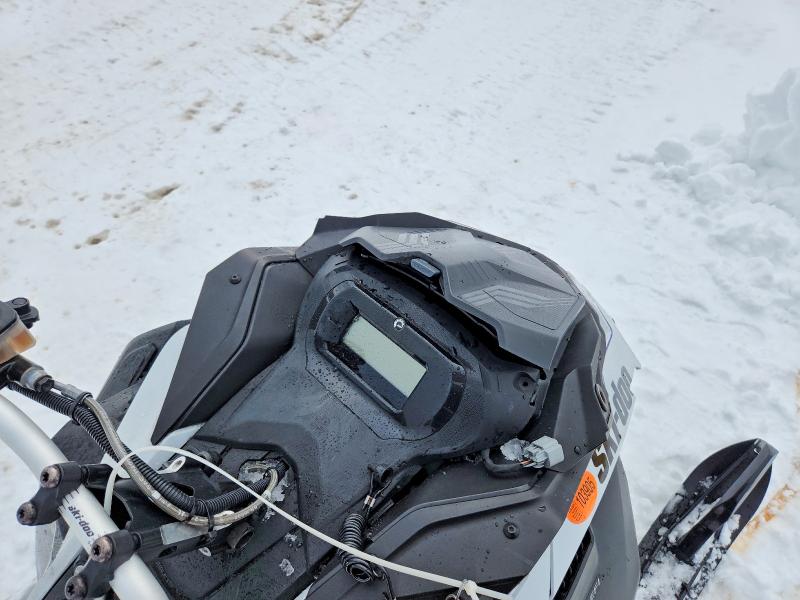 77871415 :رقم المزاد ، 2BPSUBNA1NV000250 vin ، 2022 Ski Snowmobile مزاد بيع