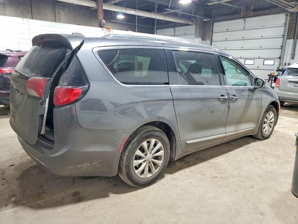 77677095 :رقم المزاد ، 2C4RC1BG8JR322004 vin ، 2018 Chrysler Pacifica مزاد بيع