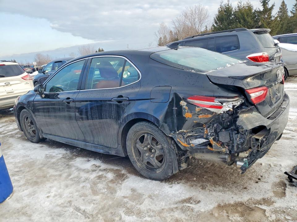 78484075 :رقم المزاد ، 4T1B61HK2JU117829 vin ، 2018 Toyota Camry مزاد بيع