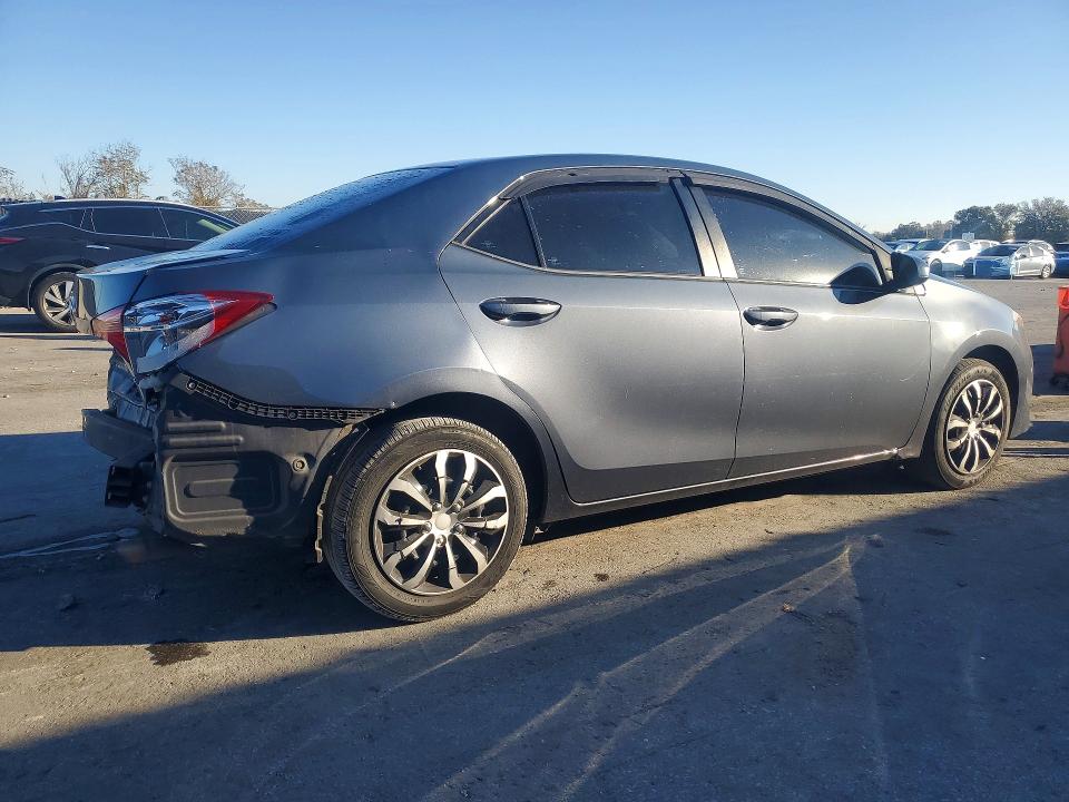 76398905 :رقم المزاد ، 5YFBURHEXHP626786 vin ، 2017 Toyota Corolla مزاد بيع