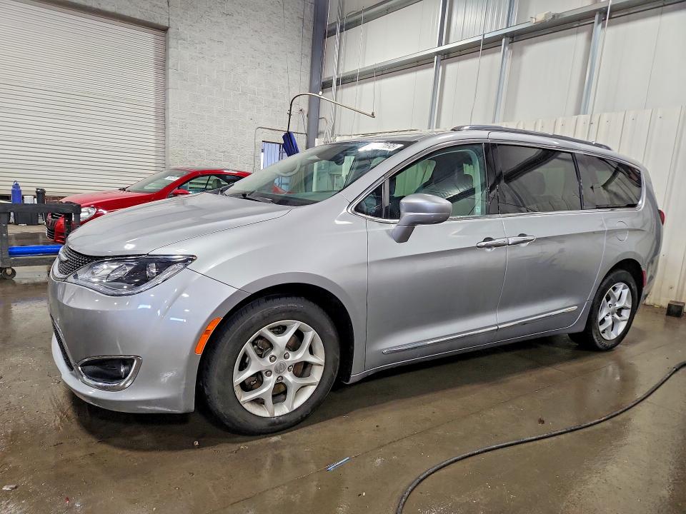2017 Chrysler Pacifica მანქანა იყიდება აუქციონზე, vin: 2C4RC1EG9HR677009, აუქციონის ნომერი: 76559595