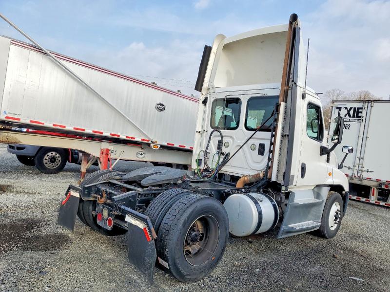 77429365 :رقم المزاد ، 1FUBGEDV7GLHC5750 vin ، 2016 Freightliner Cascadia 1 مزاد بيع