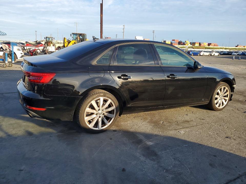 77426935 :رقم المزاد ، WAUGMAF44HN072172 vin ، 2017 Audi A4 مزاد بيع