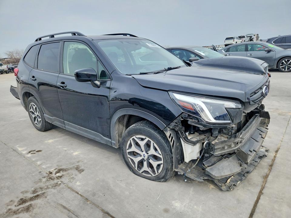 77406215 :رقم المزاد ، JF2SKADC4NH487095 vin ، 2022 Subaru Forester مزاد بيع