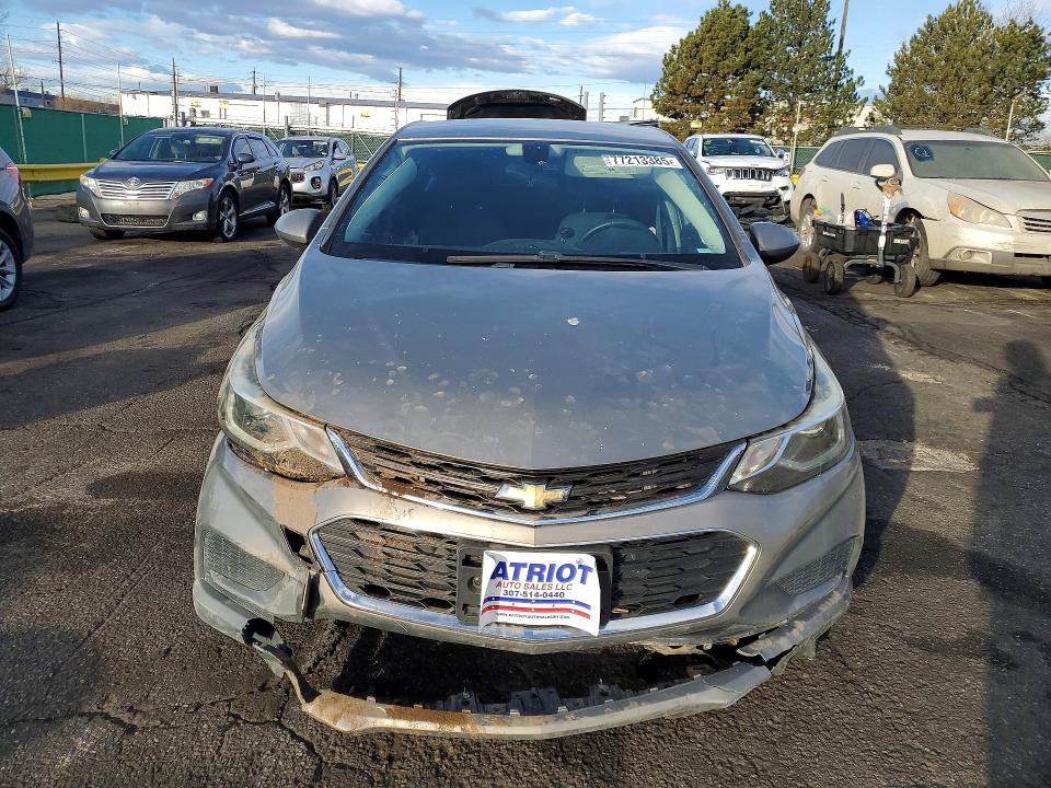 77213385 :رقم المزاد ، 3G1BE6SM2JS604696 vin ، 2018 Chevrolet Cruze مزاد بيع