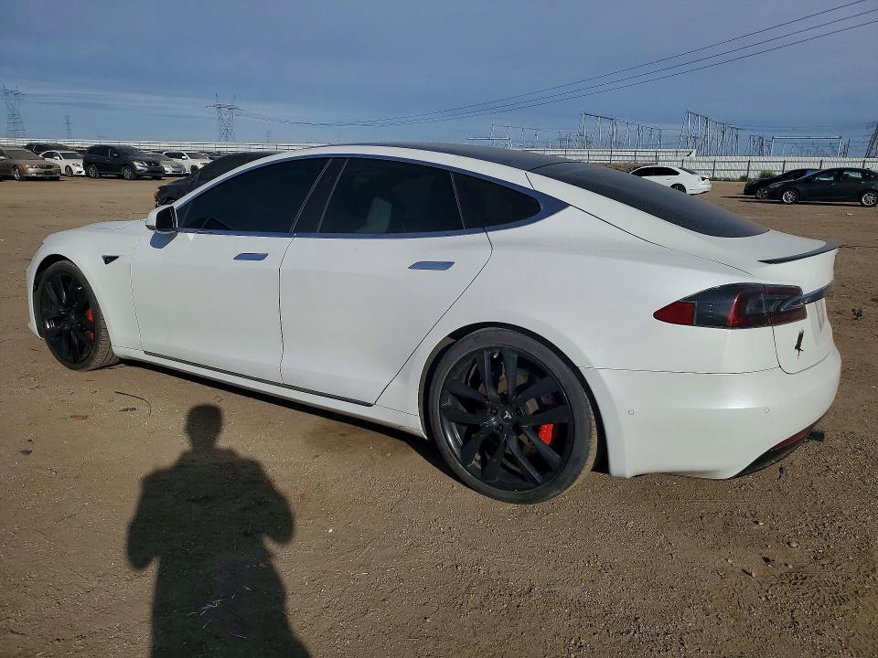 76136145 :رقم المزاد ، 5YJSA1E43KF330923 vin ، 2019 Tesla Model S مزاد بيع