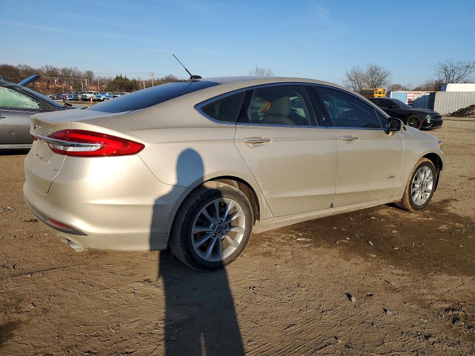 77375395 :رقم المزاد ، 3FA6P0PU1JR106544 vin ، 2018 Ford Fusion مزاد بيع