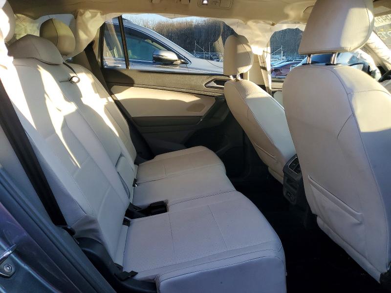 77811545 :رقم المزاد ، 3VV2B7AX2JM157875 vin ، 2018 Volkswagen Tiguan مزاد بيع