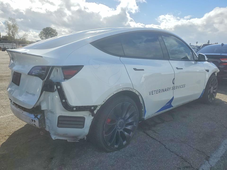 76283865 :رقم المزاد ، 7SAYGDEF5NF336922 vin ، 2022 Tesla Model Y مزاد بيع