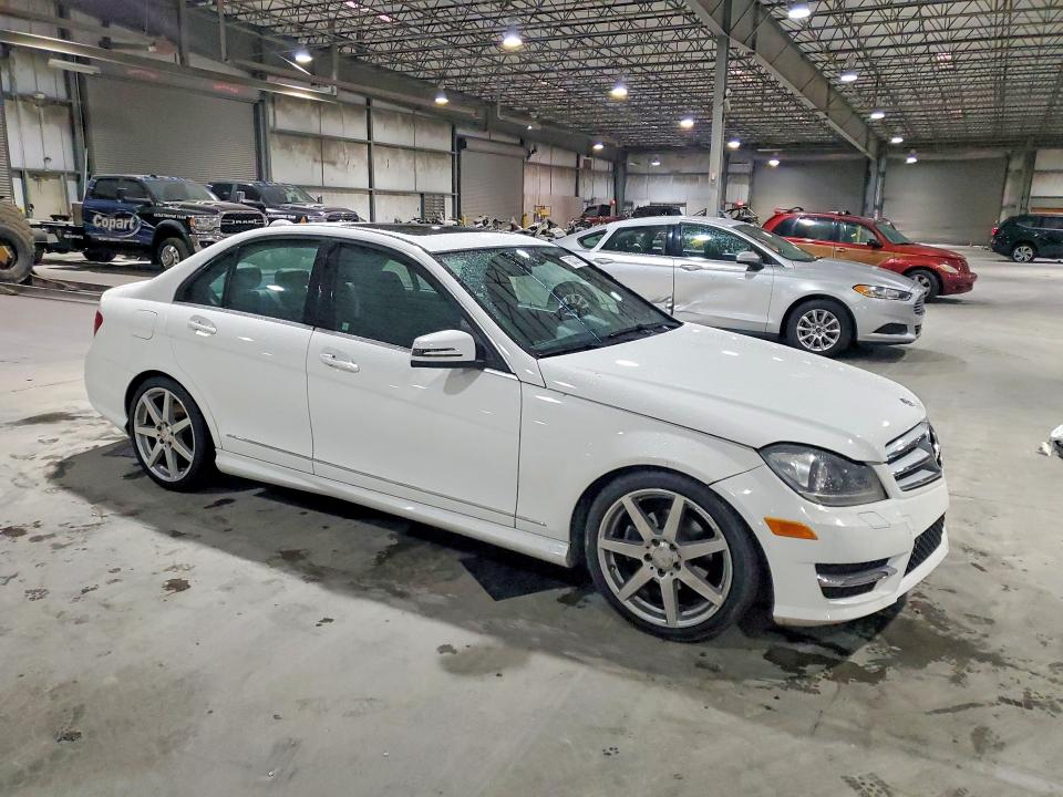 Продажа на аукционе авто 2013 Mercedes-benz C, vin: WDDGF4HB1DA783118, номер лота: 76033715
