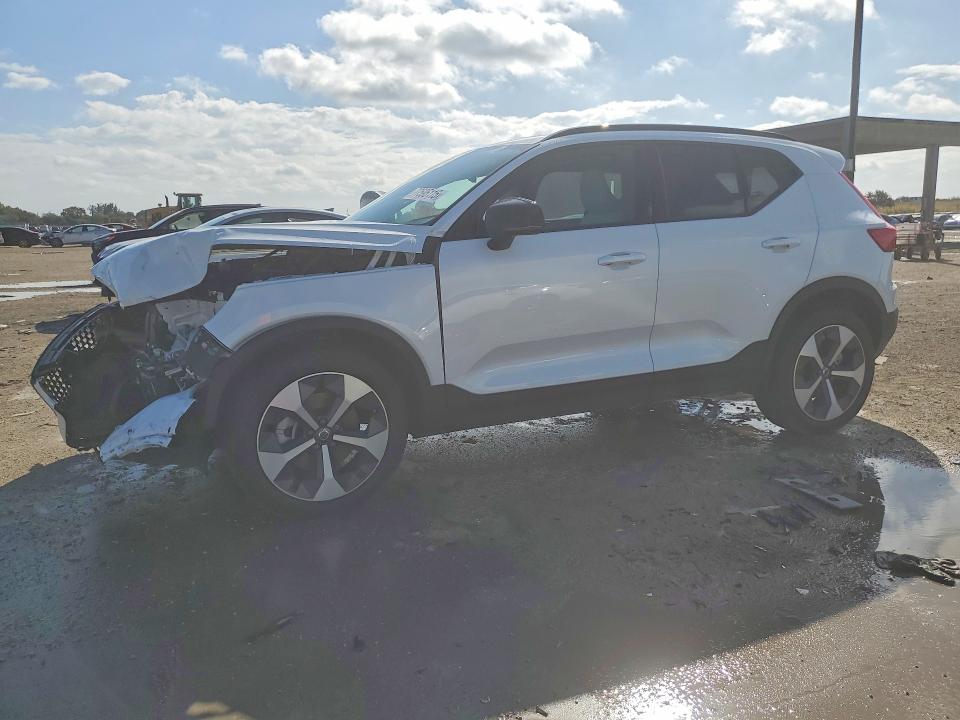 77595115 :رقم المزاد ، YV4L12UC0T2700326 vin ، 2026 Volvo Xc40 مزاد بيع