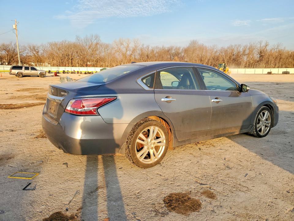 77517835 :رقم المزاد ، 1N4BL3APXEC903300 vin ، 2014 Nissan Altima مزاد بيع