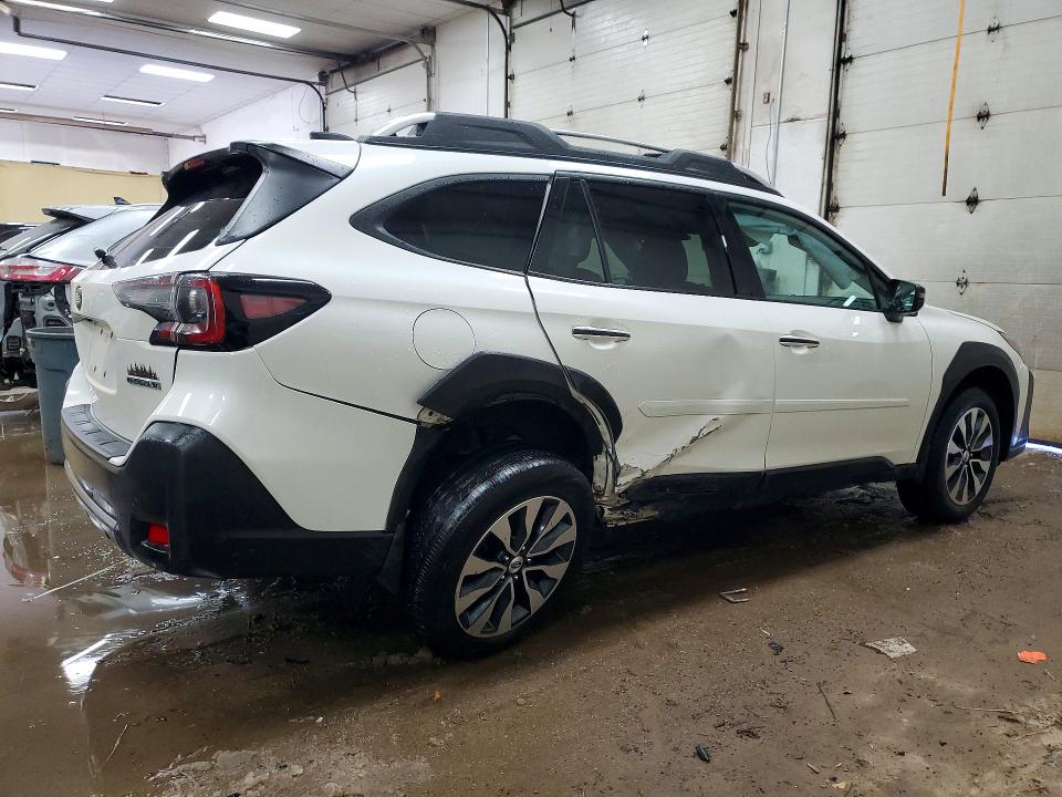 76225305 :رقم المزاد ، 4S4BTGPD6P3155075 vin ، 2023 Subaru Outback مزاد بيع
