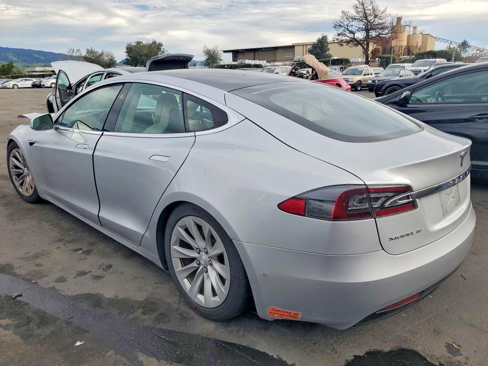 78852935 :رقم المزاد ، 5YJSA1E24JF246333 vin ، 2018 Tesla Model S مزاد بيع