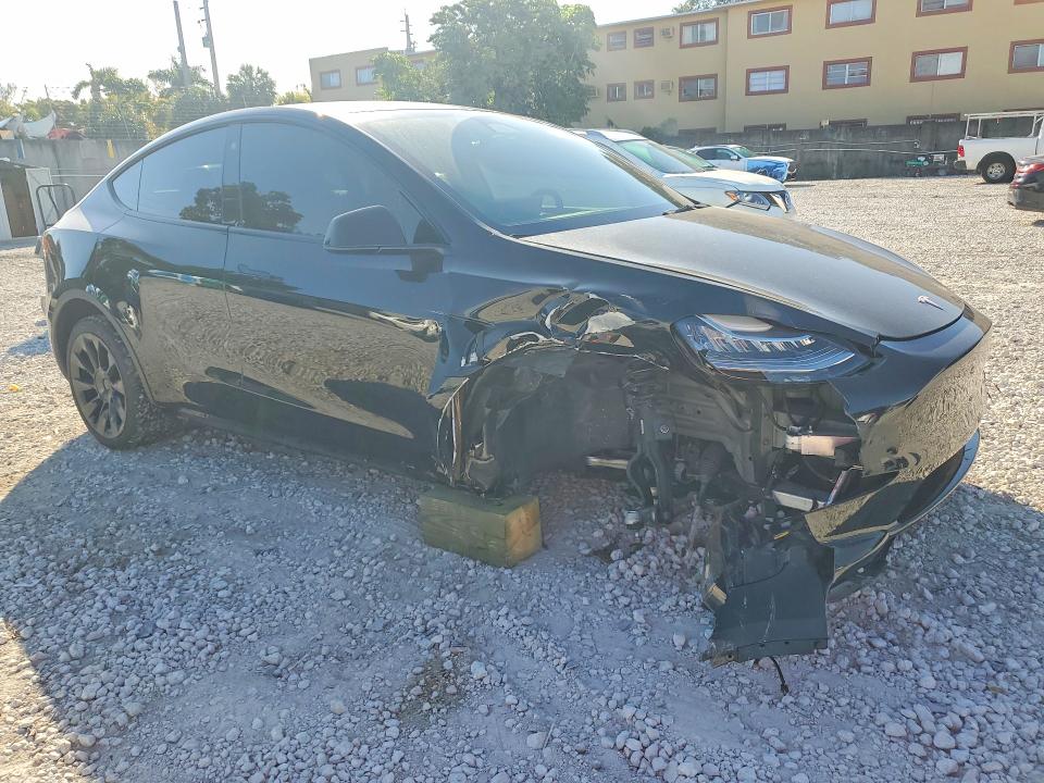 76796005 :رقم المزاد ، 7SAYGDEE4NA006323 vin ، 2022 Tesla Model Y مزاد بيع