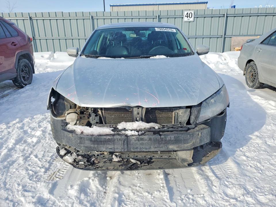 79054515 :رقم المزاد ، 1VWBH7A33DC106883 vin ، 2013 Volkswagen Passat مزاد بيع