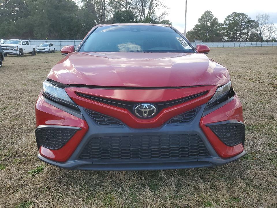 76725085 :رقم المزاد ، 4T1G11AK3MU489005 vin ، 2021 Toyota Camry مزاد بيع
