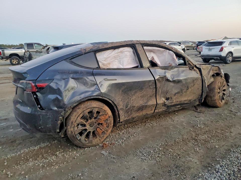 76422525 :رقم المزاد ، 7SAYGDEE0NA006545 vin ، 2022 Tesla Model Y مزاد بيع