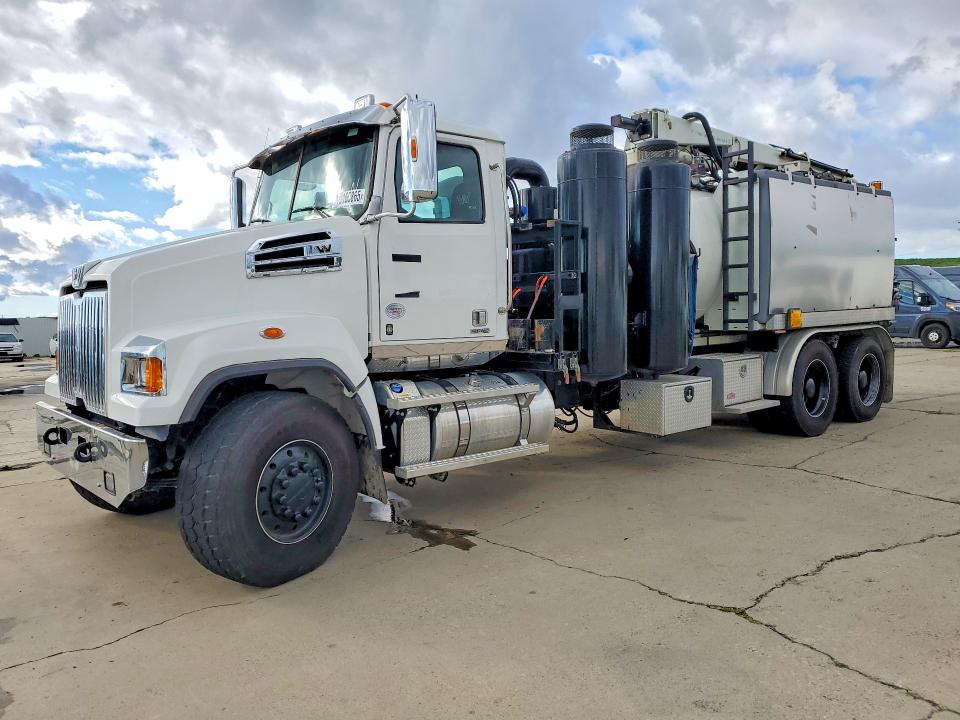 78165865 :رقم المزاد ، 5KKHAVDV1NPNK5813 vin ، 2022 Western Star Conventional مزاد بيع