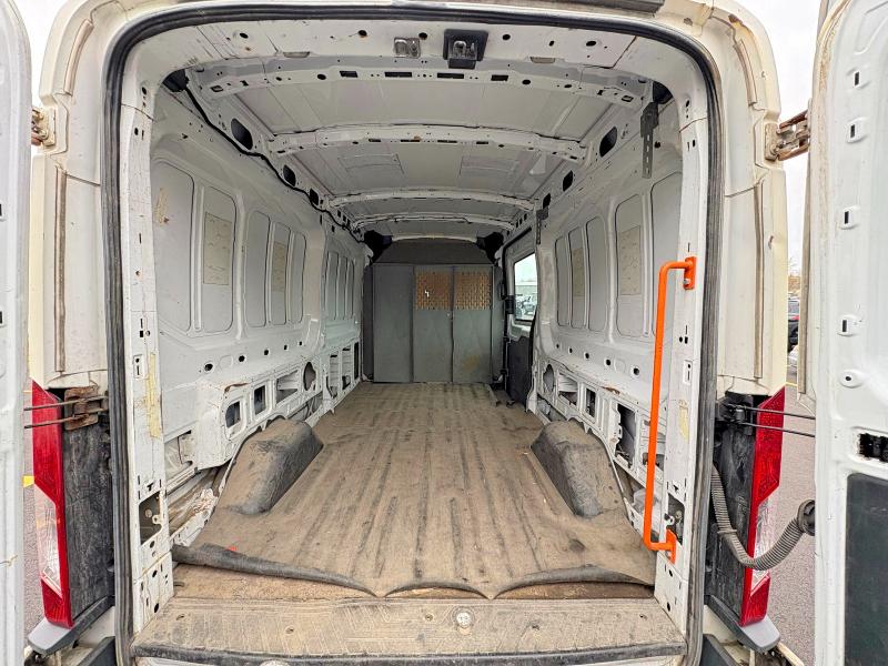 78370595 :رقم المزاد ، 1FTNR2CM3FKA00707 vin ، 2015 Ford Transit T- مزاد بيع