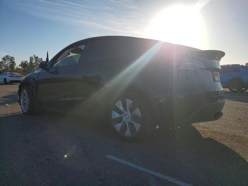 2024 Tesla Model Y მანქანა იყიდება აუქციონზე, vin: 7SAYGDEE9RF056899, აუქციონის ნომერი: 77554615
