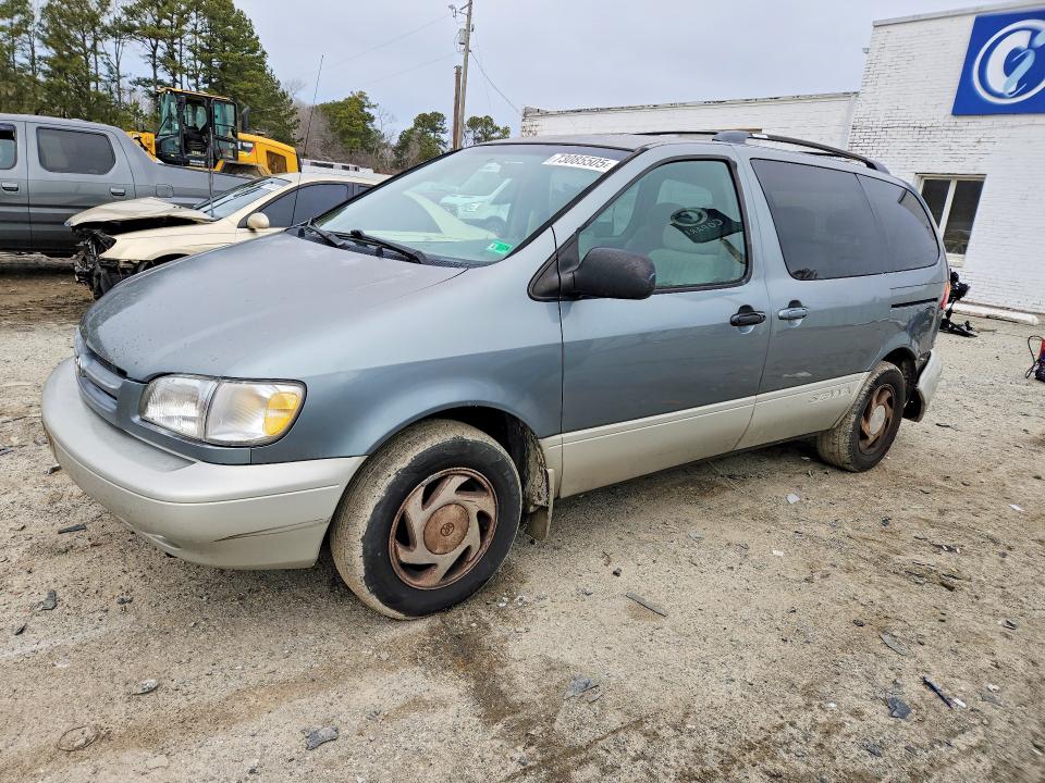 2000 Toyota Sienna მანქანა იყიდება აუქციონზე, vin: 4T3ZF13C1YU220272, აუქციონის ნომერი: 73085505