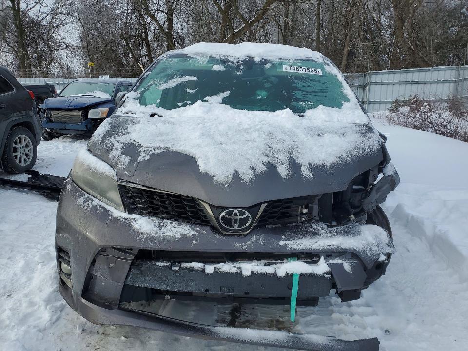 74651555 :رقم المزاد ، 5TDXZ3DCXKS972828 vin ، 2019 Toyota Sienna مزاد بيع