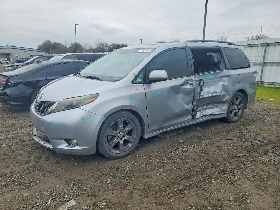 Продажа на аукционе авто 2015 Toyota Sienna, vin: 5TDXK3DC7FS623961, номер лота: 77720495