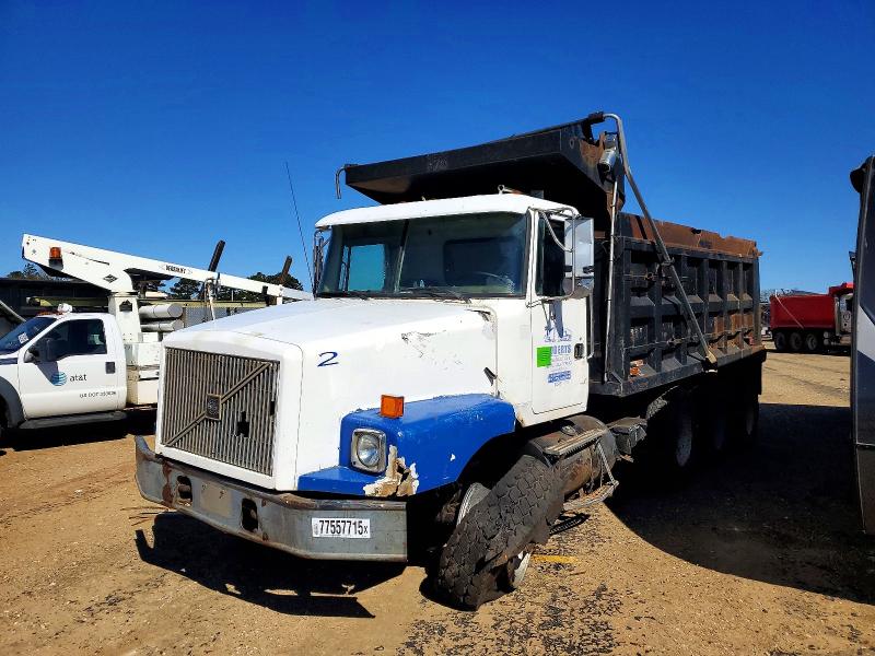 1995 Whitegmc Transport მანქანა იყიდება აუქციონზე, vin: 4V2JCBME3SR843165, აუქციონის ნომერი: 77557715