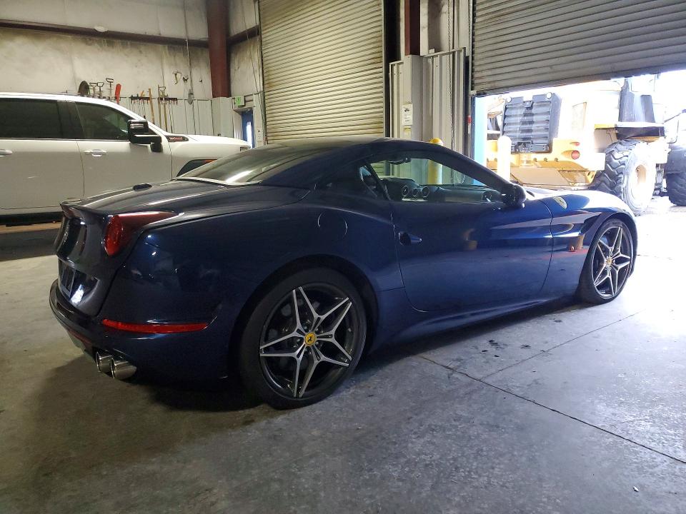 75048025 :رقم المزاد ، ZFF77XJA4H0226114 vin ، 2017 Ferrari California T مزاد بيع