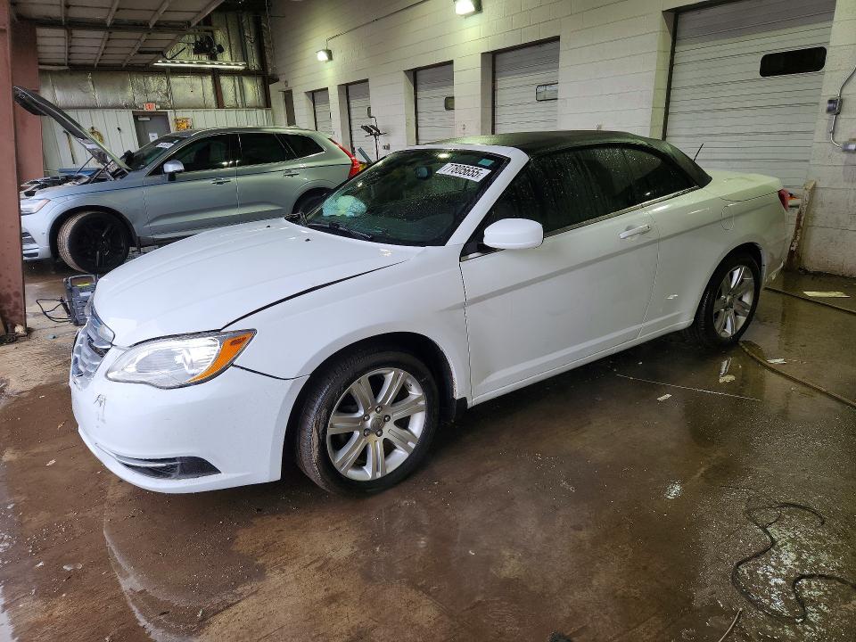 2013 Chrysler 200 მანქანა იყიდება აუქციონზე, vin: 1C3BCBEB0DN706890, აუქციონის ნომერი: 77805655
