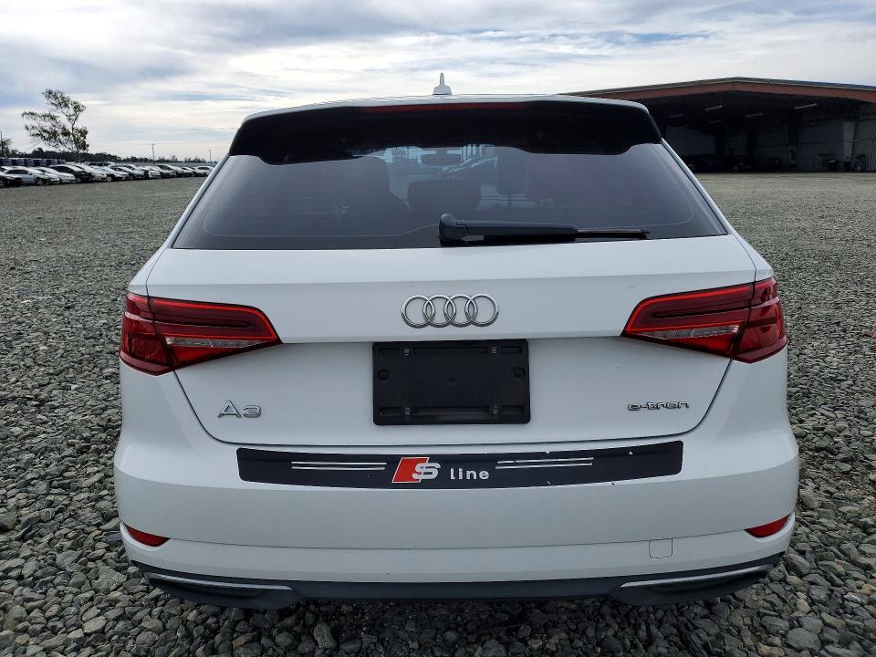 Продажа на аукционе авто 2018 Audi A3, vin: WAUUPBFF8JA054692, номер лота: 97301535