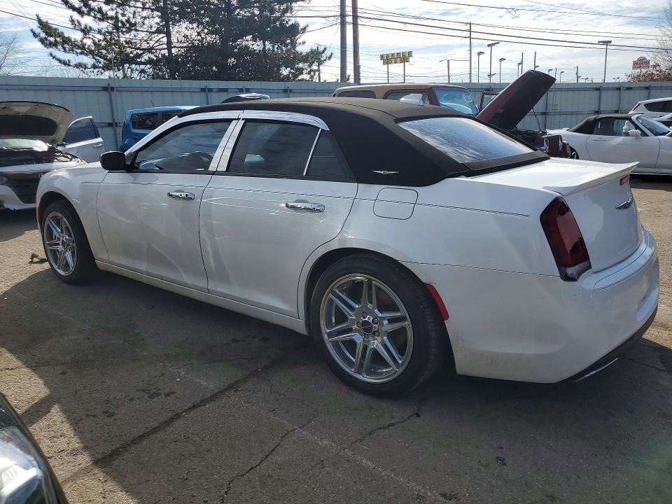 Продажа на аукционе авто 2015 Chrysler 300, vin: 2C3CCABG1FH882650, номер лота: 79080135