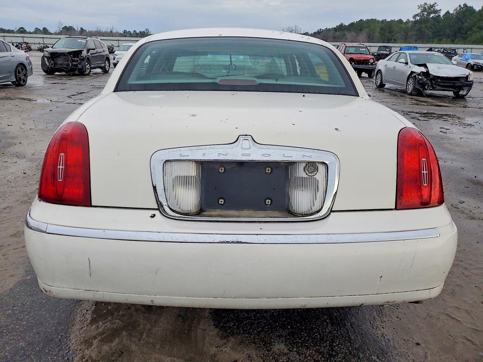 61321616 :رقم المزاد ، 1LNHM82W7XY614042 vin ، 1999 Lincoln Town Car مزاد بيع
