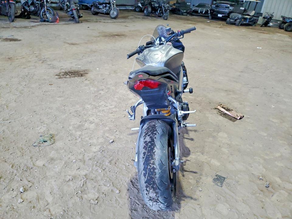 73636335 :رقم المزاد ، ZD4TYU009GS000014 vin ، 2016 Aprilia Tuono V4 1 مزاد بيع