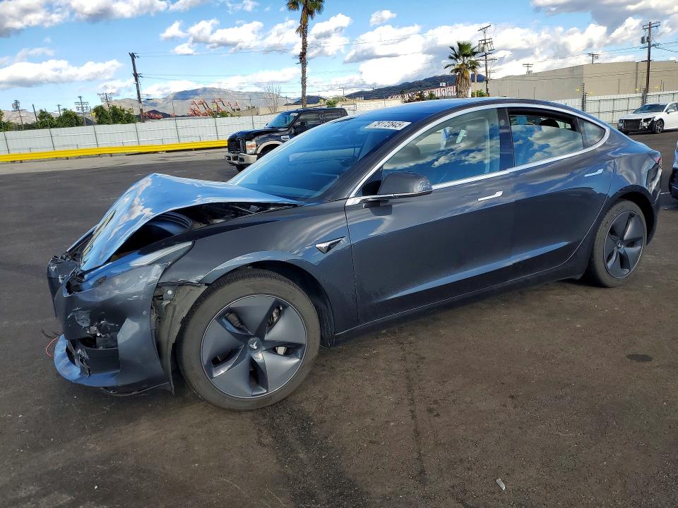 78172845 :رقم المزاد ، 5YJ3E1EA8JF077689 vin ، 2018 Tesla Model 3 مزاد بيع