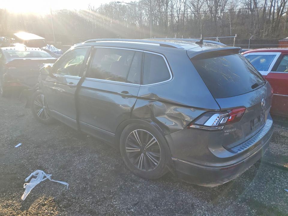 77811545 :رقم المزاد ، 3VV2B7AX2JM157875 vin ، 2018 Volkswagen Tiguan مزاد بيع