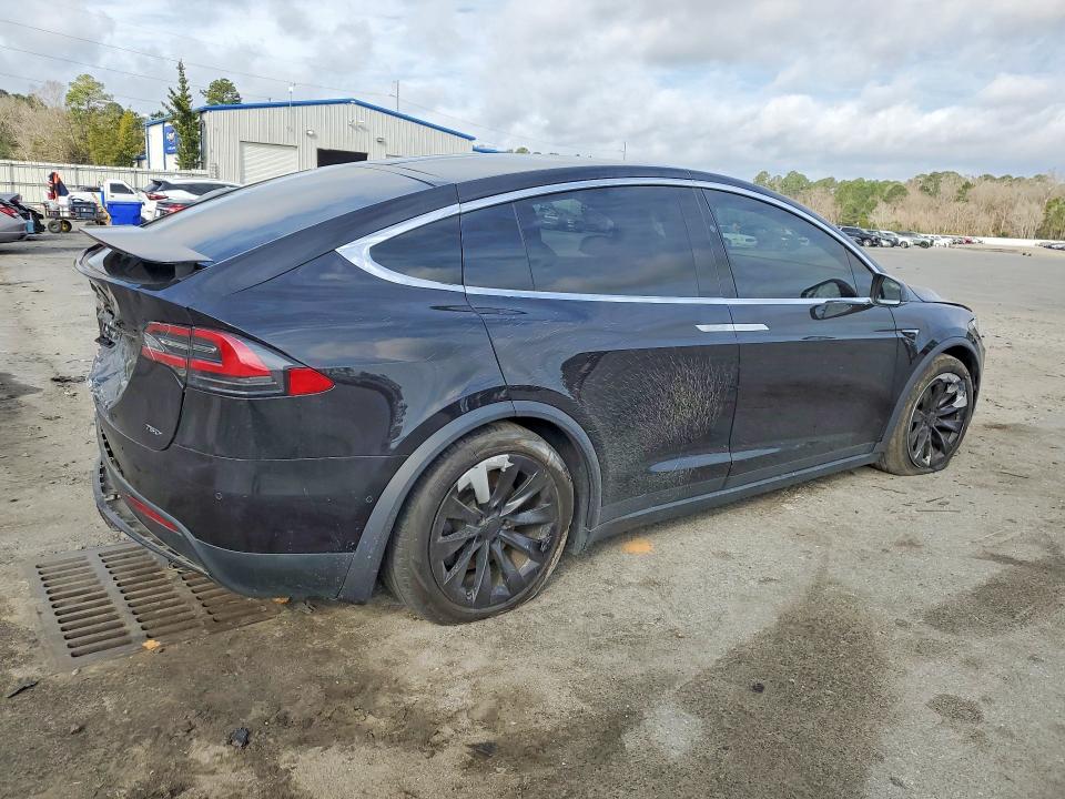 Продаж на аукціоні авто 2018 Tesla Model X, vin: 5YJXCBE20JF110593, номер лоту: 76666225