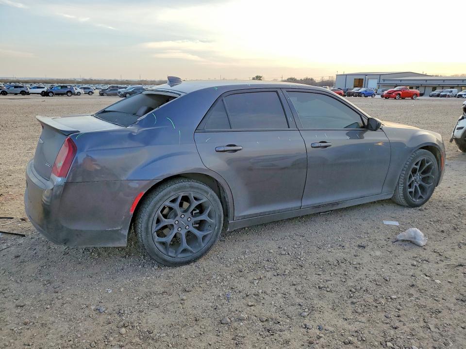 75550915 :رقم المزاد ، 2C3CCAAG0KH582660 vin ، 2019 Chrysler 300 مزاد بيع