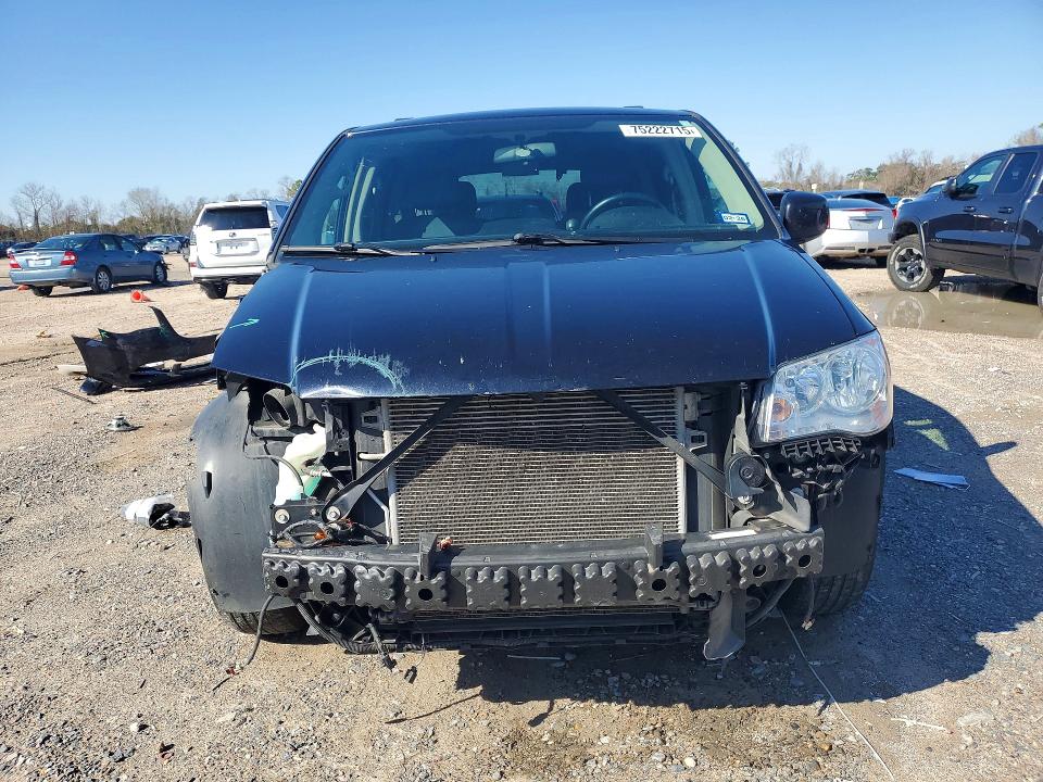75222715 :رقم المزاد ، 2A4RR8DG8BR616213 vin ، 2011 Chrysler Town & Country مزاد بيع