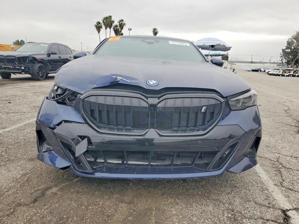 77710325 :رقم المزاد ، WBY33FK05SCT64208 vin ، 2025 Bmw I5 مزاد بيع