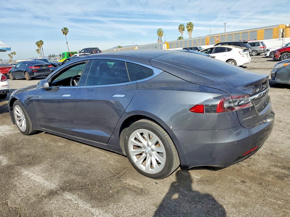 Продаж на аукціоні авто 2018 Tesla Model S, vin: 5YJSA1E26JF292780, номер лоту: 76665625